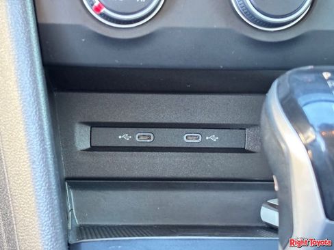 Used 2022 Volkswagen Taos SE image 27