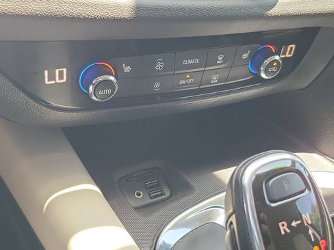 Used 2020 Buick Enclave Essence w/ Sound and Sites Package FWD image 27