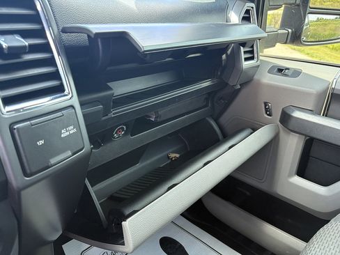Used 2017 Ford F250 XLT w/ XLT Premium Package AWD/4WD image 35