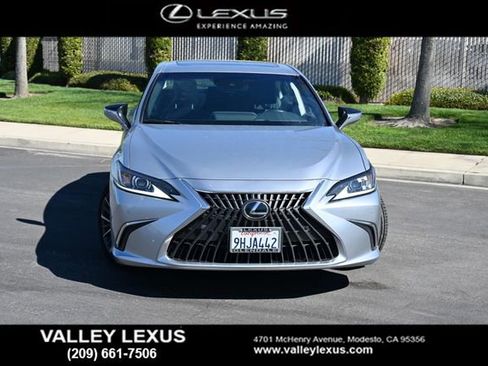 Used 2023 Lexus ES 300h w/ Premium Package image 2