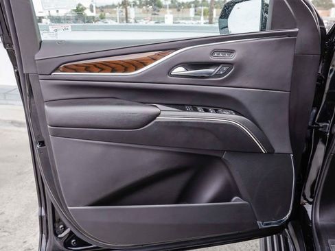 Used 2024 Cadillac Escalade ESV Premium Luxury Platinum AWD/4WD image 25