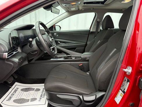 Used 2025 Hyundai Elantra SEL image 7