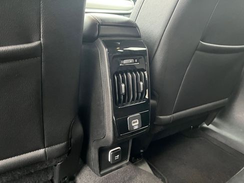 Used 2025 Jeep Compass Limited image 24