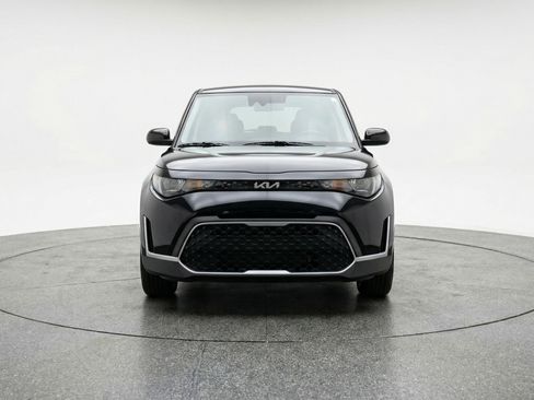 Used 2025 Kia Soul LX w/ LX Technology Package image 2