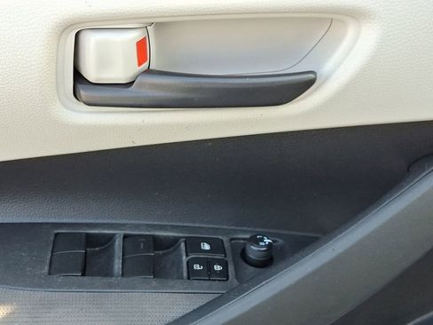 Used 2022 Toyota Corolla LE image 13