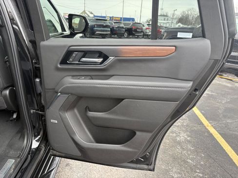 Used 2025 GMC Yukon Denali image 16
