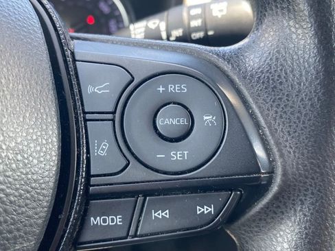 Used 2020 Toyota RAV4 XLE w/ Convenience Package FWD image 29