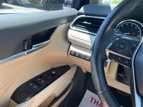 Used 2018 Toyota Camry XLE FWD image 18