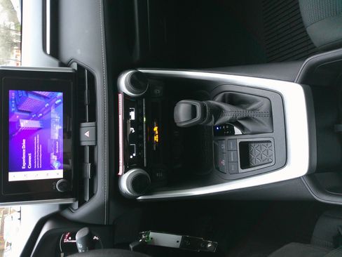 Used 2025 Toyota RAV4 LE image 27