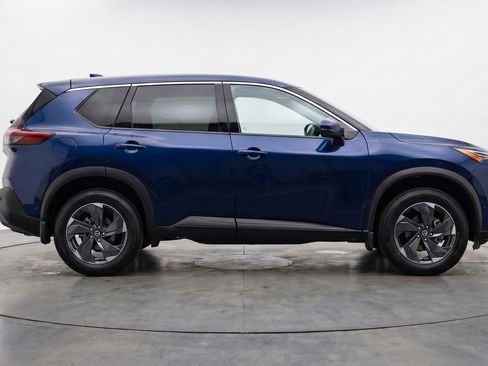 Used 2025 Nissan Rogue SV AWD/4WD image 11