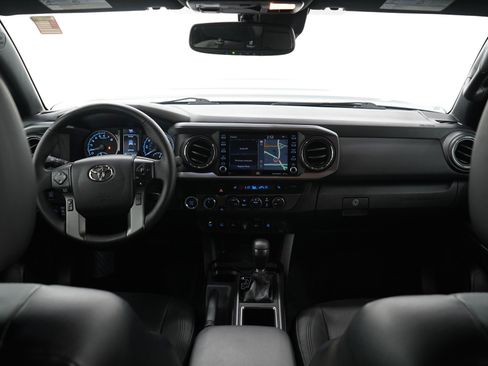 Used 2021 Toyota Tacoma TRD Sport w/ TRD Premium Sport Package AWD/4WD image 13