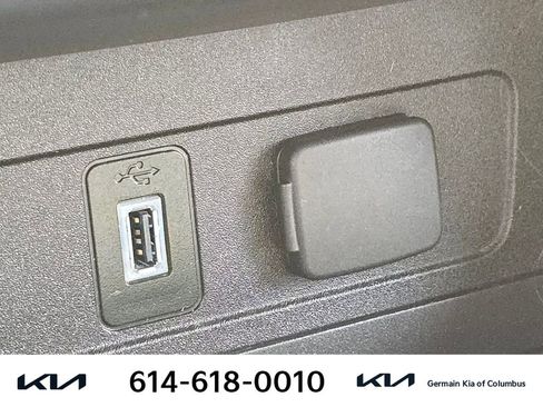 Used 2017 Ford Escape Titanium image 32