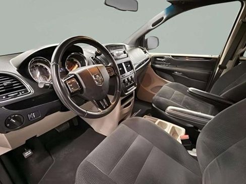 Used 2016 Dodge Grand Caravan SE image 16