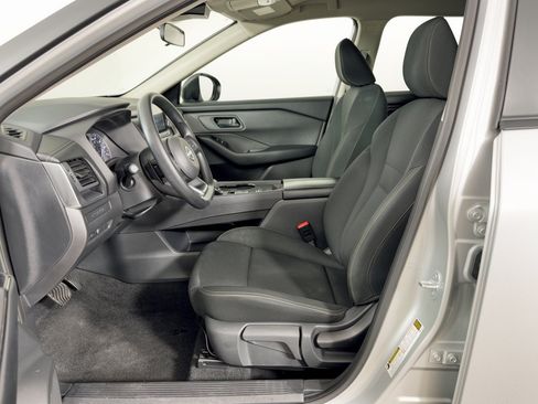 Used 2024 Nissan Rogue S FWD image 5