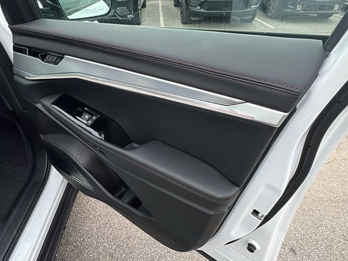 Used 2024 Jeep Wagoneer Launch Edition image 20