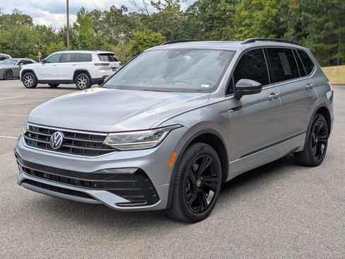Used 2023 Volkswagen Tiguan SE R-Line FWD image 6