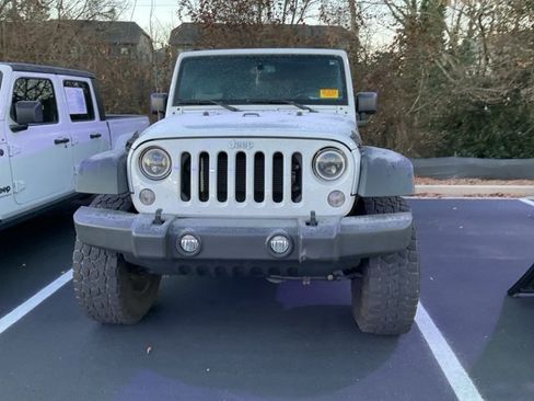 Used 2018 Jeep Wrangler Unlimited Rubicon w/ Cold Weather Group image 12