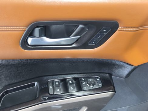 Used 2022 Nissan Pathfinder Platinum w/ Cargo Package FWD image 22