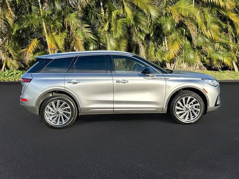 Used 2024 Lincoln Corsair Reserve image 4