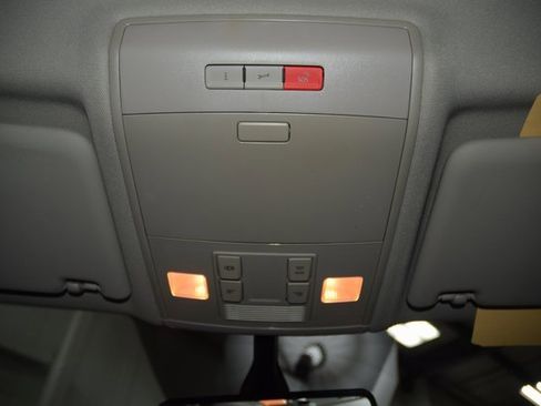 Used 2018 Volkswagen Atlas SE image 46