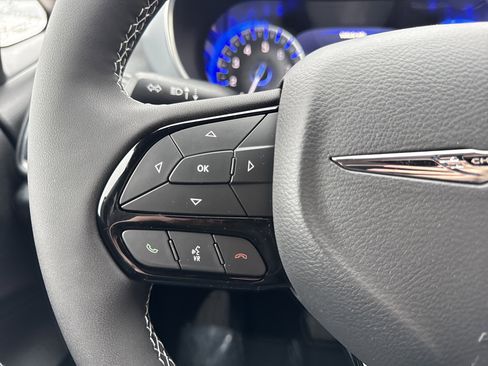 New 2026 Chrysler Pacifica Limited image 30