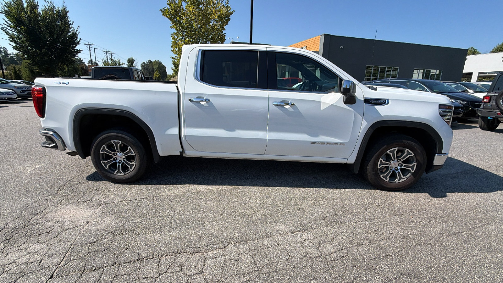 Used 2025 GMC Sierra 1500 SLT AWD/4WD image 7