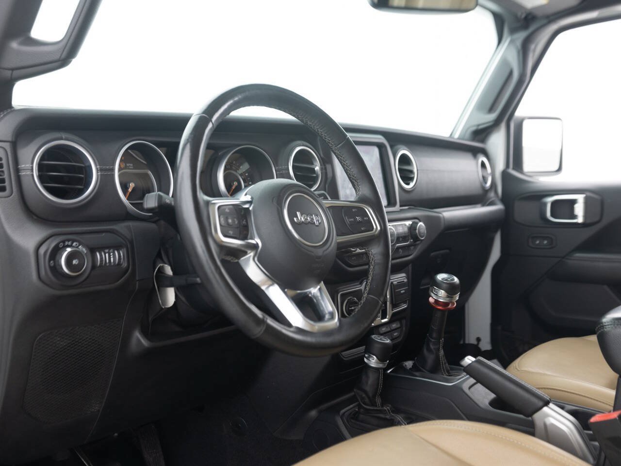 Used 2018 Jeep Wrangler Unlimited Sahara AWD/4WD image 25