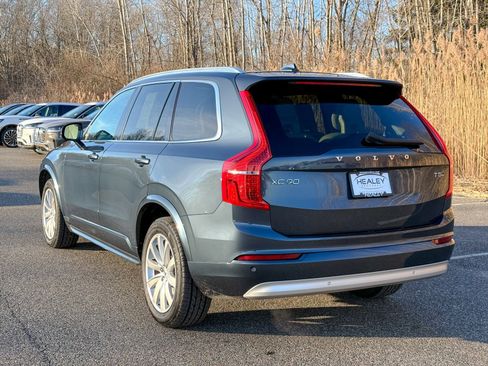 Used 2022 Volvo XC90 T5 Momentum w/ Climate Package image 4