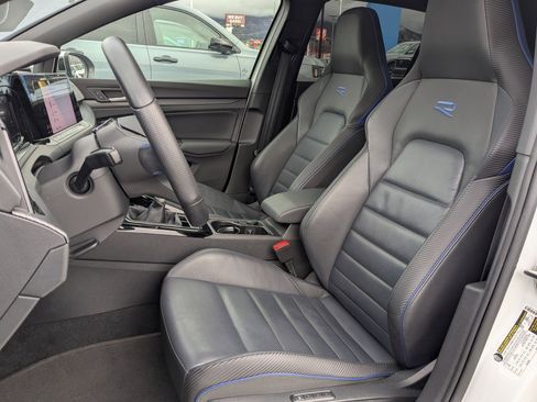 Used 2024 Volkswagen Golf R image 28