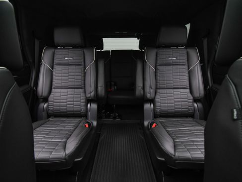 Used 2025 Cadillac Escalade V w/ LPO, ONYX Package image 23