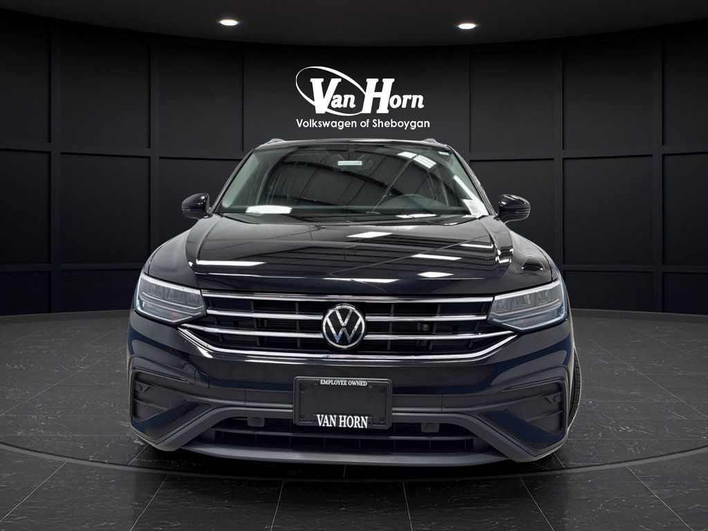 Used 2022 Volkswagen Tiguan SE w/ Panoramic Sunroof Package AWD/4WD image 2