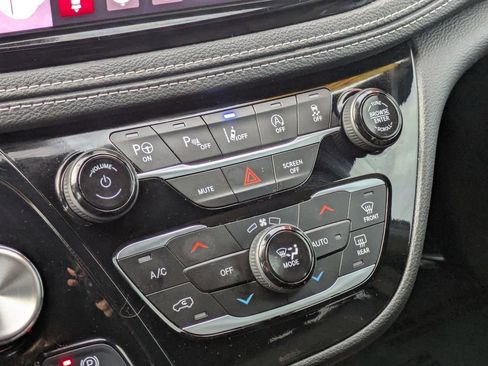 Used 2024 Chrysler Pacifica Touring-L w/ S Appearance Package image 20