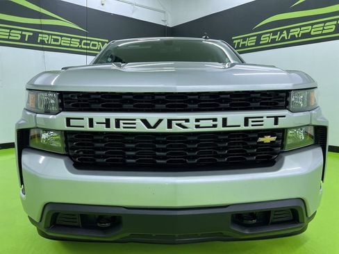 Used 2020 Chevrolet Silverado 1500 Custom w/ Custom Value Package AWD/4WD image 3