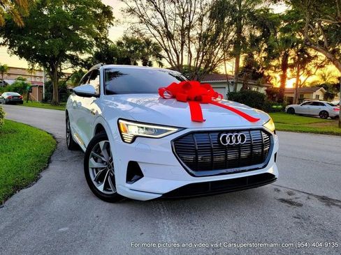 Used 2021 Audi e-tron Premium Plus w/ Premium Plus Package image 29