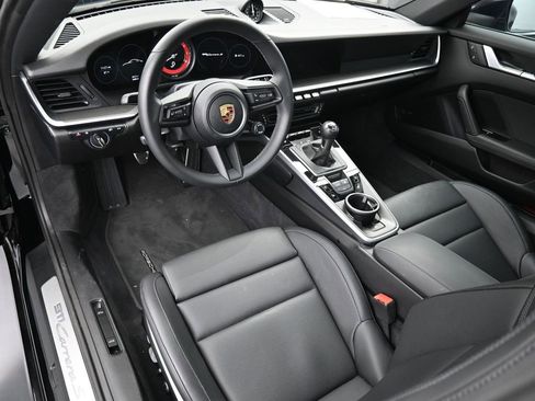 Used 2024 Porsche 911 Carrera S image 4