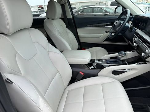 Certified 2024 Kia Telluride EX w/ EX Captain's Chair Package FWD image 26