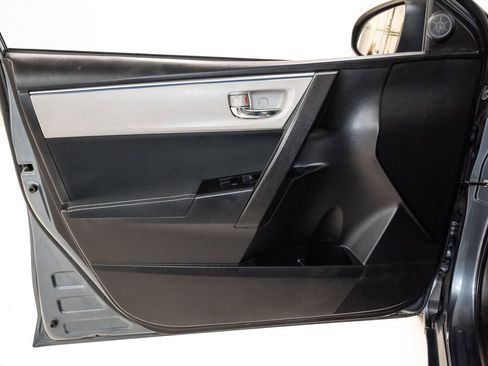 Used 2015 Toyota Corolla LE FWD image 9