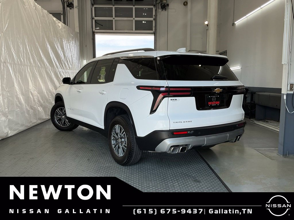 Used 2024 Chevrolet Traverse LT FWD image 28