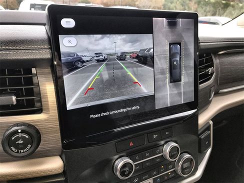 Used 2022 Ford Expedition Limited image 17