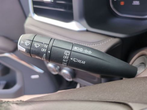 Used 2021 GMC Yukon Denali w/ Denali Premium Package image 30