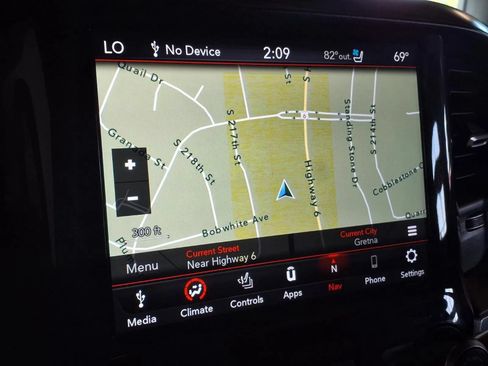 Used 2019 RAM 1500 Laramie AWD/4WD image 16