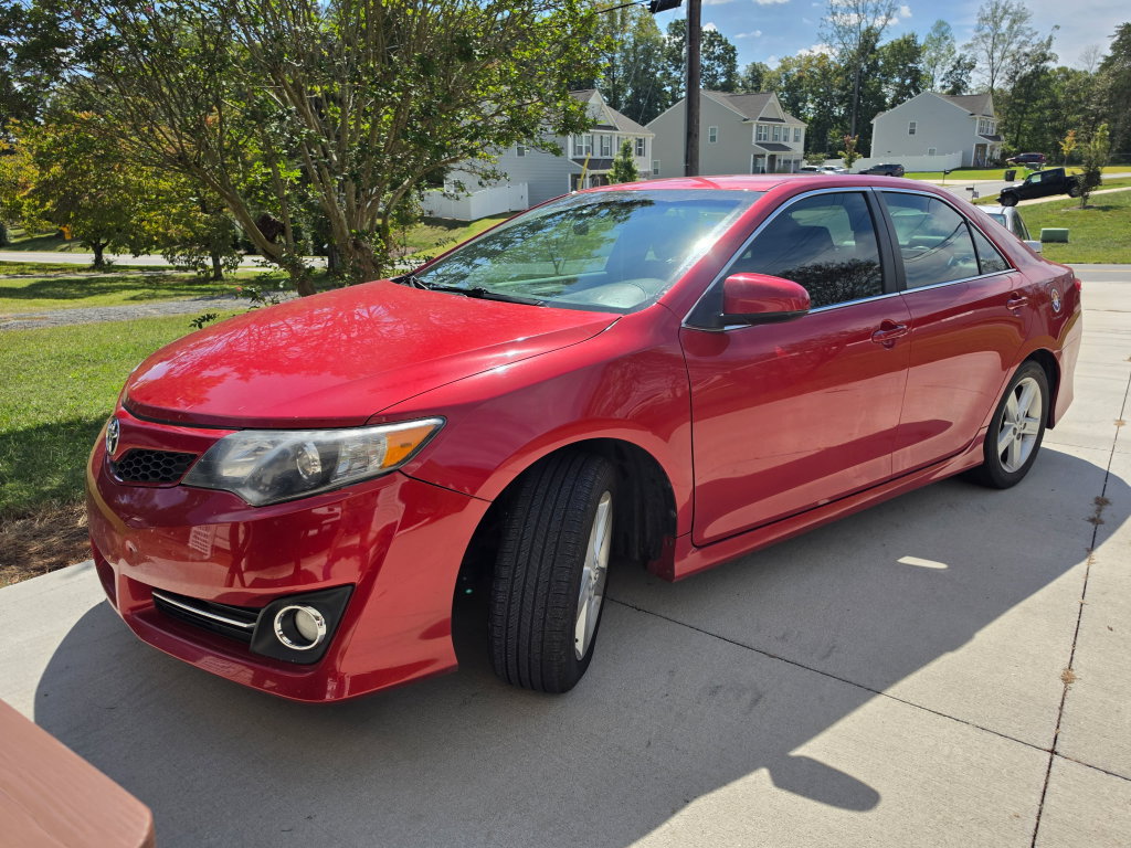 Used 2012 Toyota Camry SE FWD image 1