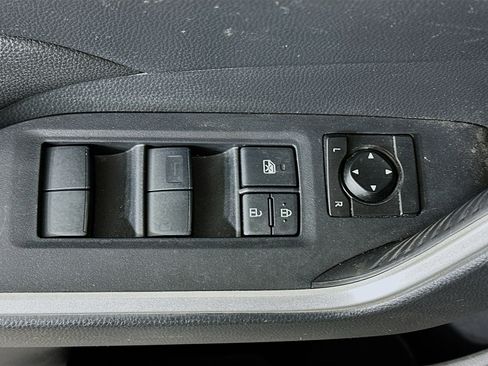 Used 2019 Toyota RAV4 LE image 15