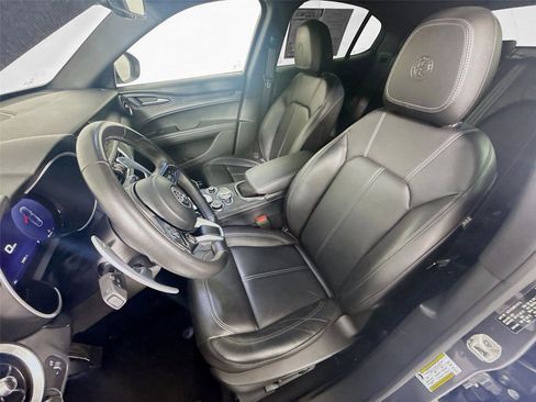 Used 2024 Alfa Romeo Stelvio Sprint image 2