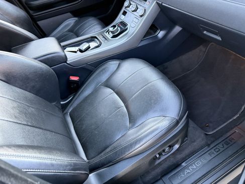 Used 2019 Land Rover Range Rover Evoque SE Premium image 11