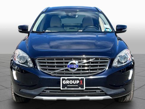 Used 2017 Volvo XC60 T6 Inscription w/ Climate Package image 4