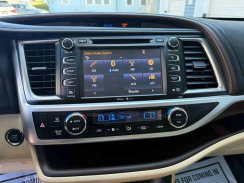 Used 2014 Toyota Highlander Limited AWD/4WD image 19