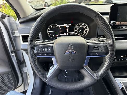 Used 2022 Mitsubishi Outlander ES AWD/4WD image 14