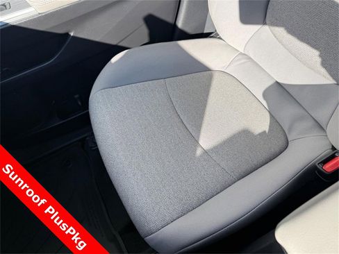 Used 2025 Toyota Sienna LE w/ LE Plus Package image 28