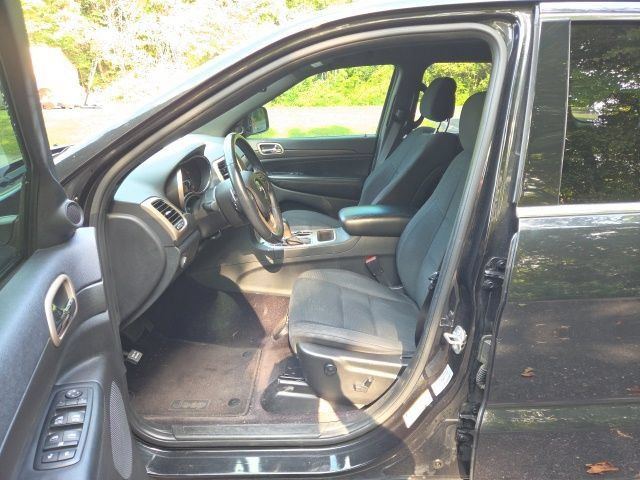 Used 2016 Jeep Grand Cherokee Laredo w/ Quick Order Package 23E RWD image 13